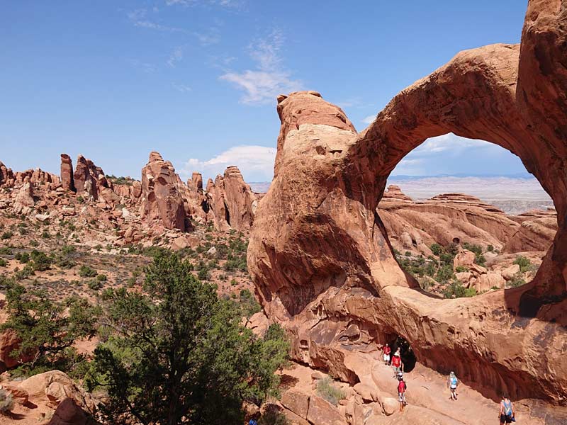HIKE-the-Canyons-vandrerejse-arches-national-park